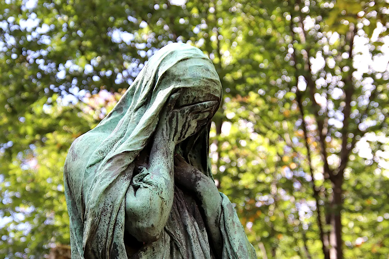 How to support someone who is grieving: practical help